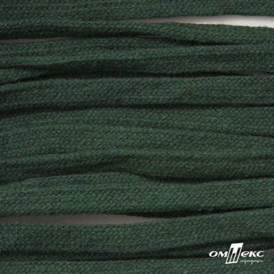 Шнур плетеный d-8 мм плоский, 70% хлопок 30% полиэстер, уп.85+/-1 м, цв.1016-т.зеленый - купить в Якутске. Цена: 742.50 руб.